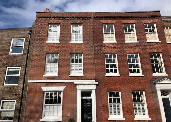 Luxury 2 Bed Georgian Townhouse, Old Portsmouth