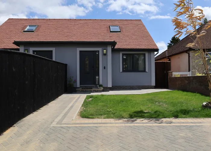 Luxury House For Families And Contractors, Namissuites Serviced Apartment - Farnborough