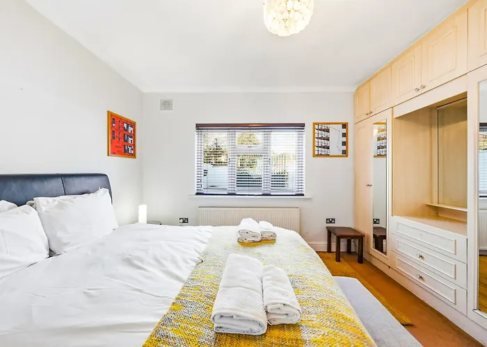 Nancy'S 3 Bedroom House Near Heathrow Airport